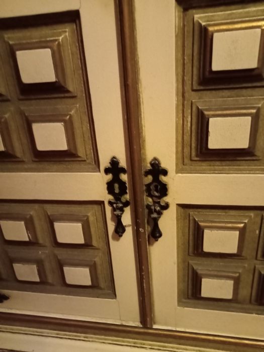 Vendo móvel de cozinha ou corredor antigo como  na foto  com louça