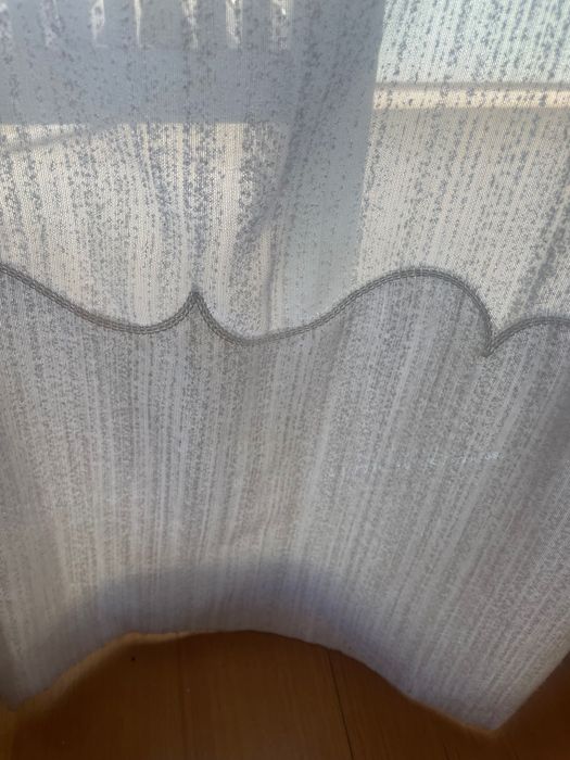 Cortinas E sanefa brancas