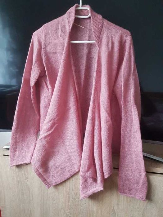 Piękny kardigan z dłuższymi bokami FRK rozmiar M/38 pudrowy róż