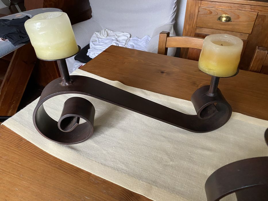 Castiçais em ferro fundido