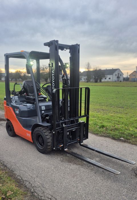 TOYOTA 02-8FGF 18 ,   411MTH,   2022r