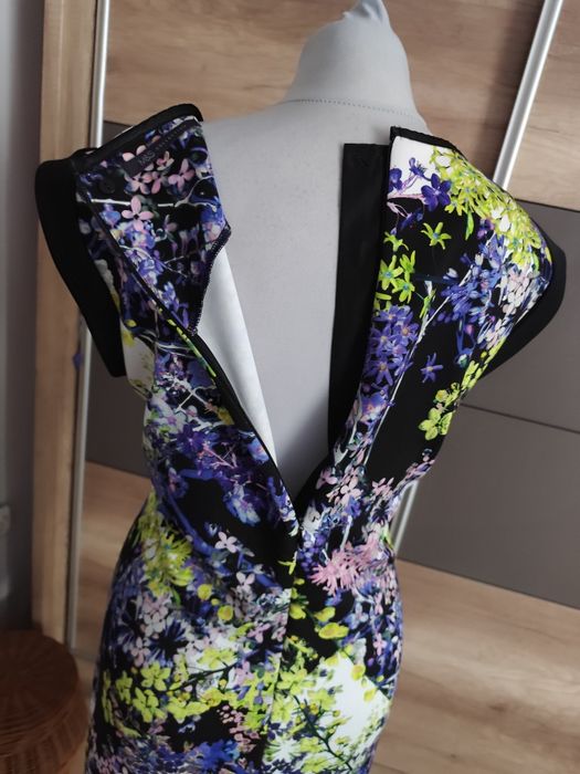 Elegancka kwiecista sukienka r.48