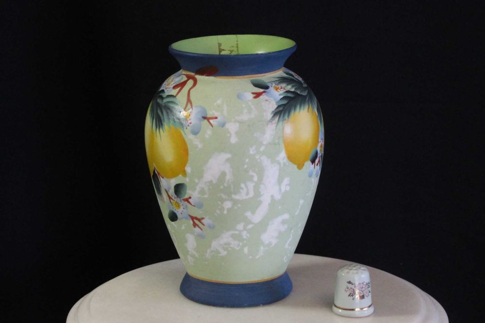 Vaso ou jarra de cerâmica com decoração de limões