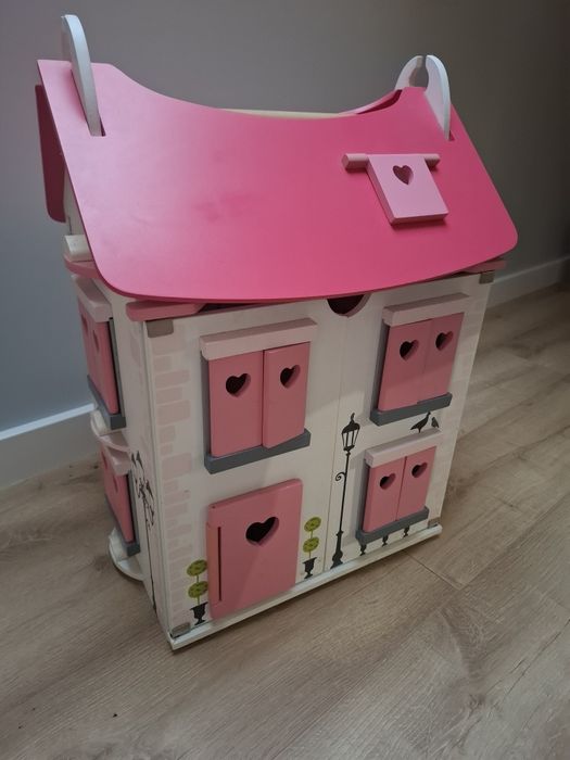 Domek drewniany dla lalek