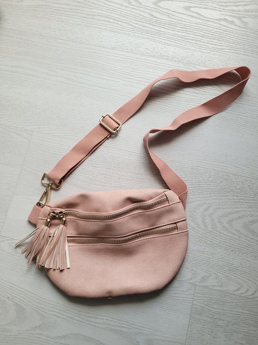 Różowa torebka nerka