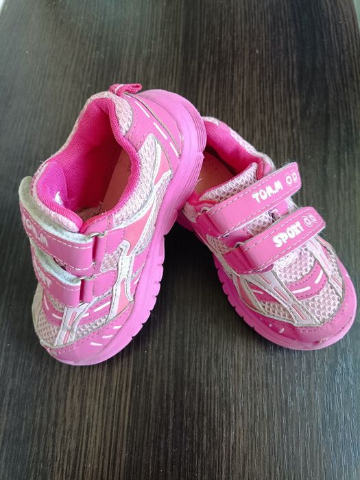 Дитячі рожеві кросівки для дівчинки