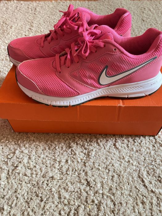 Жіночі фірмові кросівки Nike