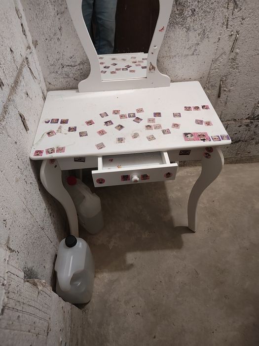 Drewniana toaletka dla dziewczynki - dziecka