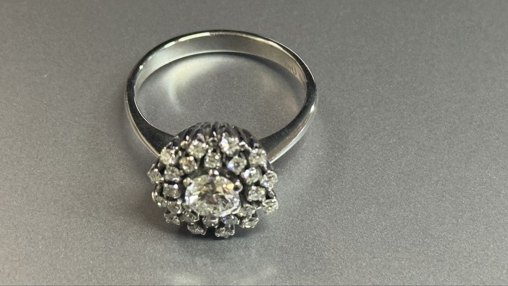 Piekny Pierścionek wykonany ze złota ocechowanego pr. 750 27