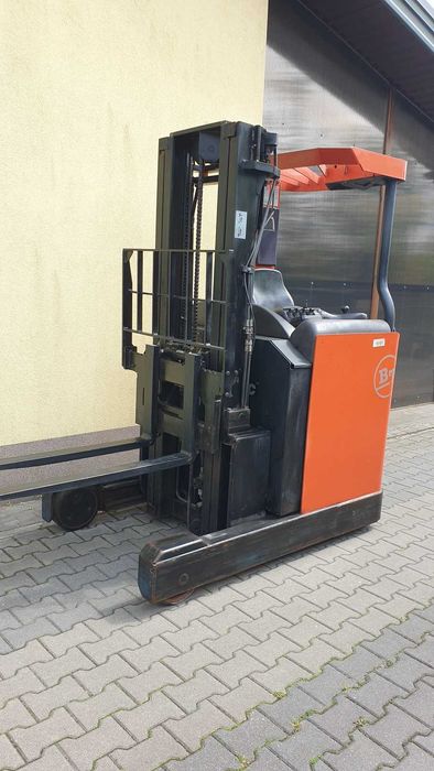 Wózek widłowy Toyota 1,6T-4,8m triplex 2008r. elektryczny reachtruck