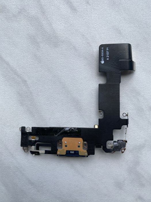 Шлейф на Iphone 13