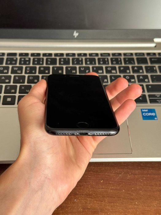 iPhone 7 128GB Black (Neverlock) в хорошому стані.