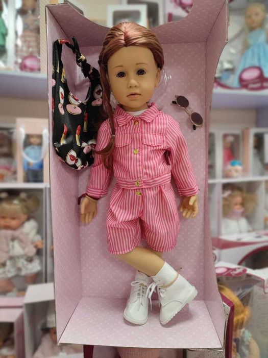 Лялька кукла Laura Gotz у рожевому костюмі, 50 см