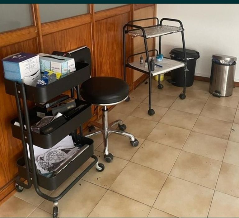 Móveis, utensílios de tatuagem