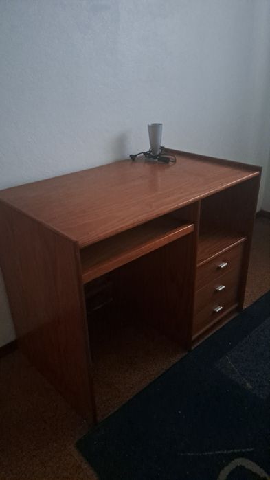Secretária de quarto