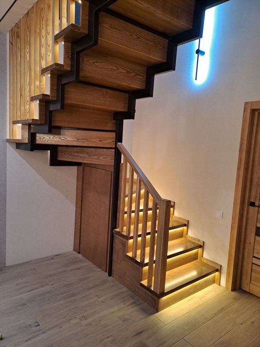 Сходи з дерева під замовлення