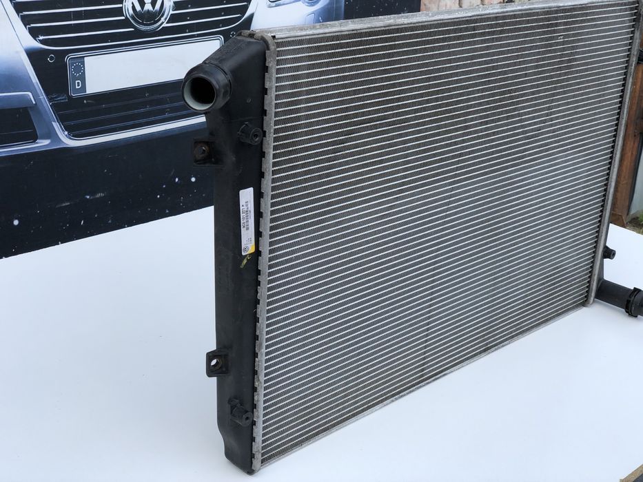 Радиатор охлаждения двигателя радіатор основний Пассат Б6 2.0 BMP