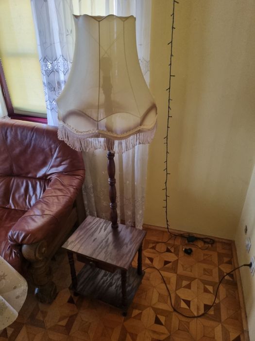 Lampka nocna ze stolikiem i szufladką