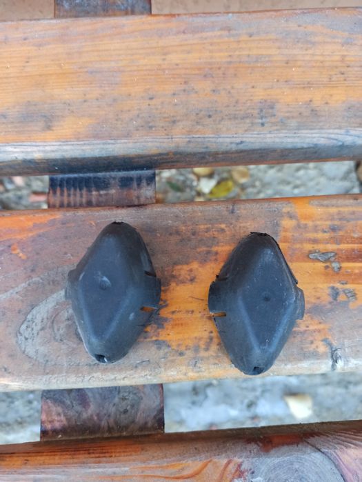 Заглушки на стійки мерседес