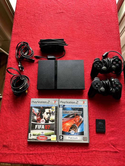 PS2 slim com 2 comandos + FIFA 7 & NFS Underground