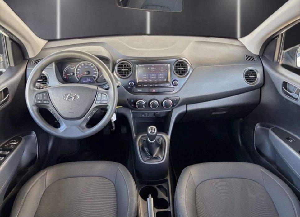 19€ Hyundai i10 - Aluguel de Carro / Manual , Gasolina.