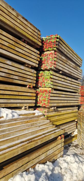 Dzwigary doki szalunki podpory budowlane stemple korony Trójnogi