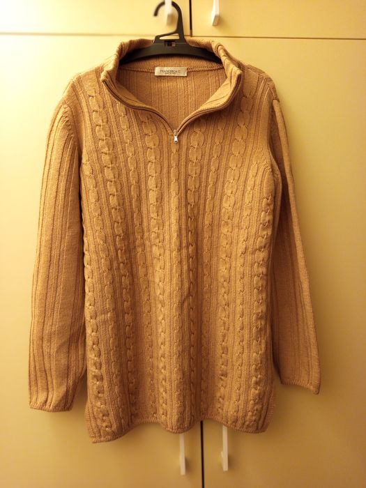 Sweter 100% włoskiej wełny.