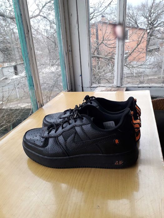 Кроссовки Nike Air Force черные с оранжевым 24 см 38 р