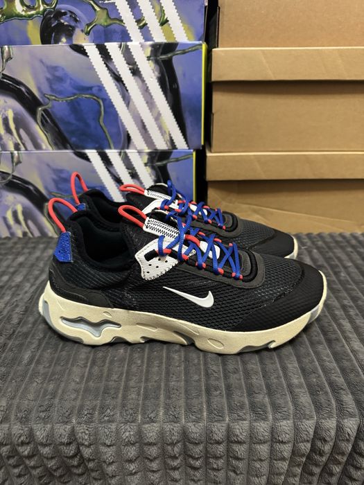 Жіночі кросівки Nike React Live 39(24,5см) оригінал
