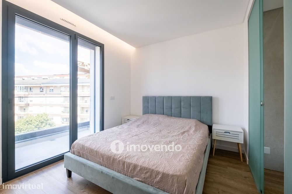 Apartamento T1+1, semi-novo, em Coimbra