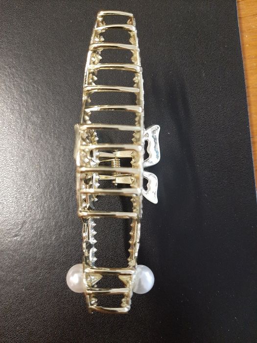 Mola de cabelo dourada nova