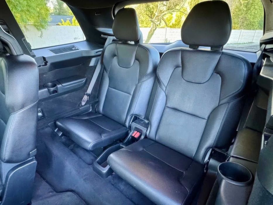 Volvo XC90 T6 Momentum 6-Passenger      2020