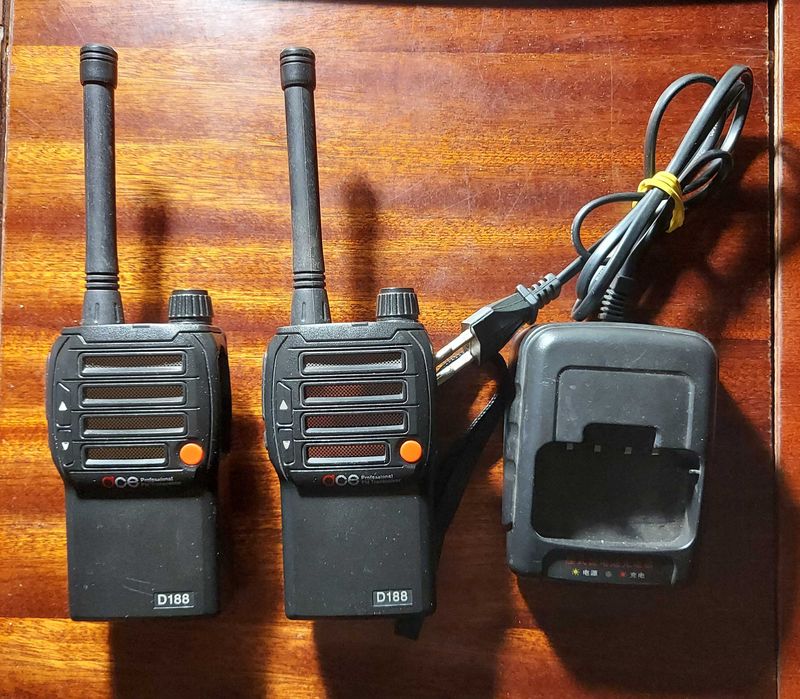 Рация Delxun D188.