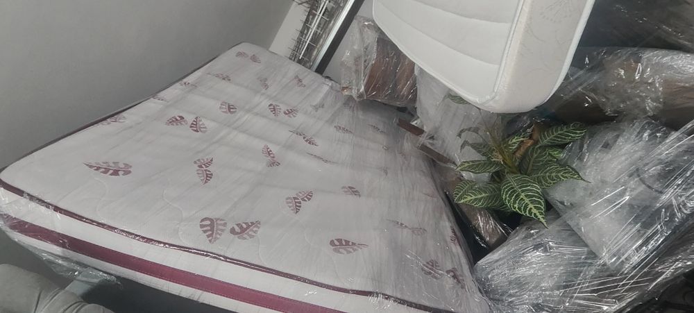 Colchão em bom estado de conservação