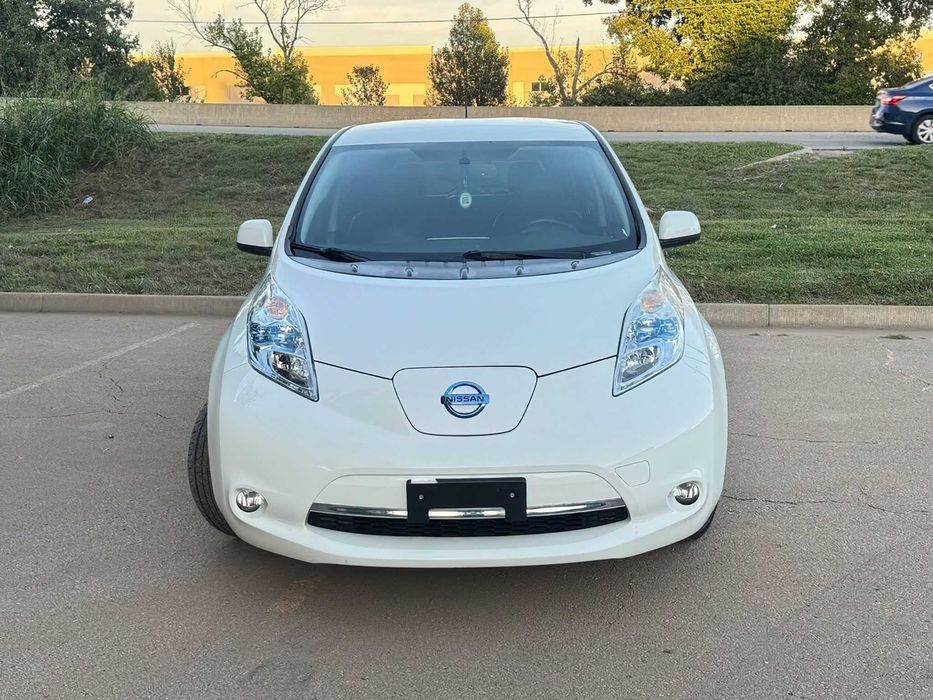 Nissan LEAF SL      2017