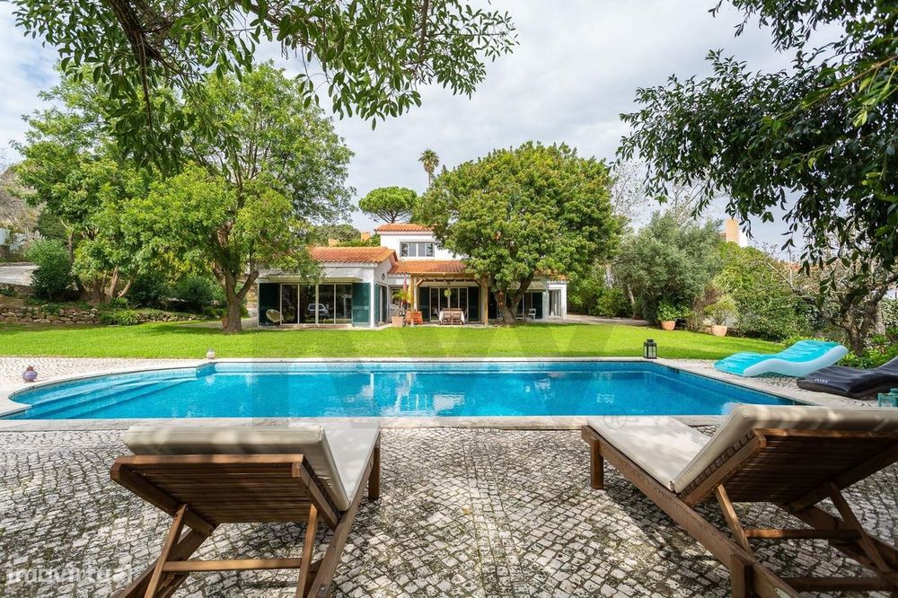 Moradia de Luxo T4 com Piscina e Jardim Privado em Alcabideche, Cascai