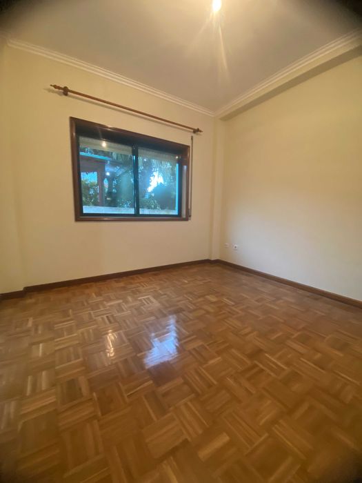 Apartamento T1+1 Centro de Lamas Garagem Individual Fechada