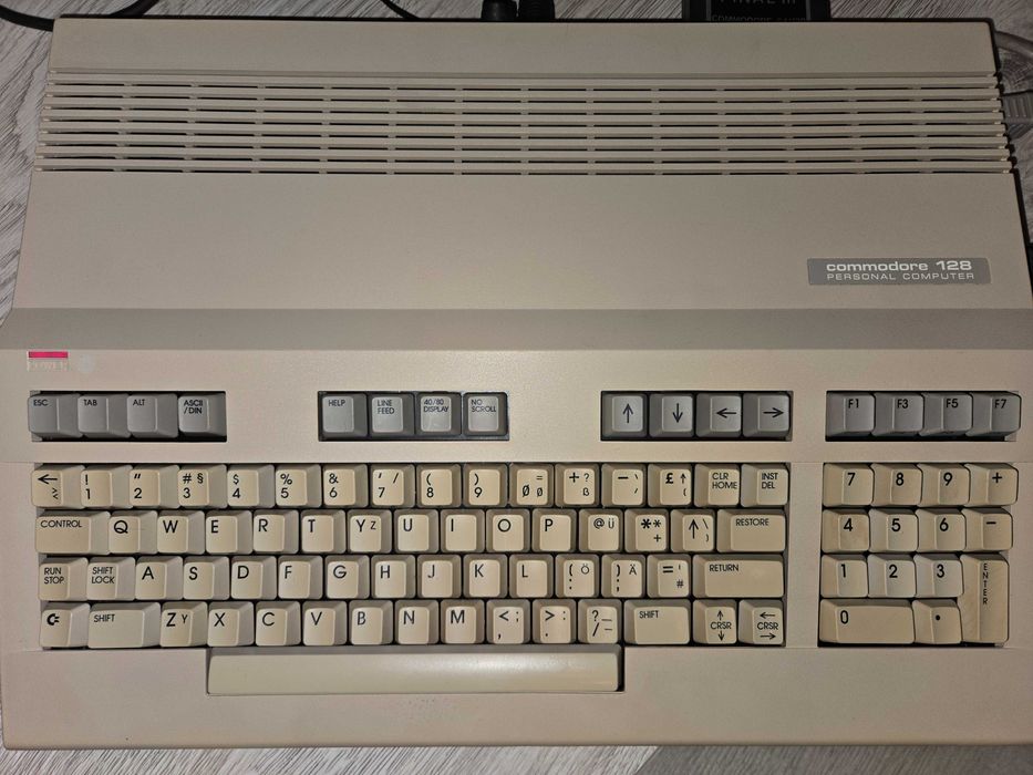 Commodore 128 + drukarka MPS803 + stacja dysków 1541 + inne SPRAWNE!!!