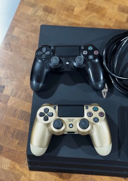 Sony PlayStation 4 Pro 1 TB/Ps 4 pro 1 TB-  у Комплекті 2 Джоя+ Ігри на дисках