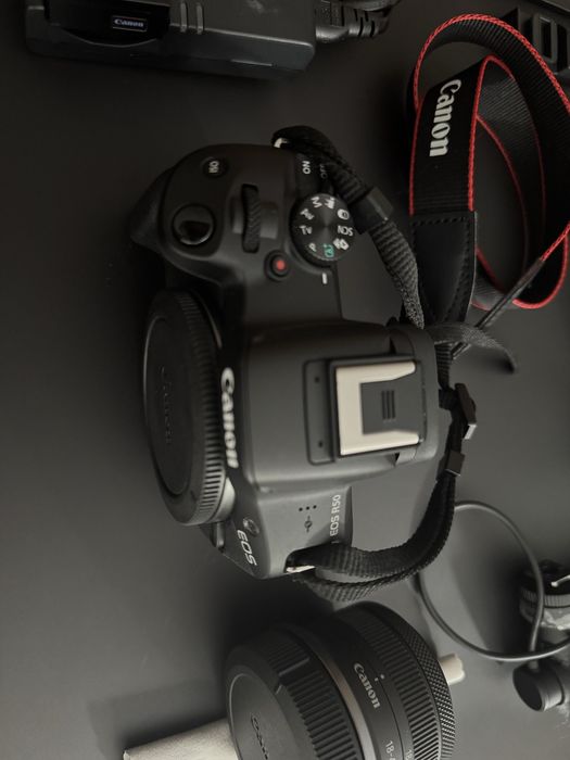 Canon EOS R50 + Objetiva RF-S 18-45mm + Kit para criadores de conteúdo
