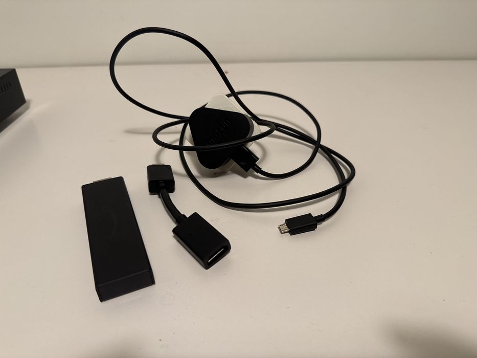 Pen Amazon Prime com todos os cabos e adaptadoes incluidos