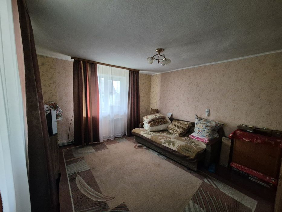 Продається господарство з невеликим будинком та землею 0.83 га. в селі