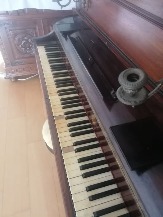 Piano vertical Henry Hertz