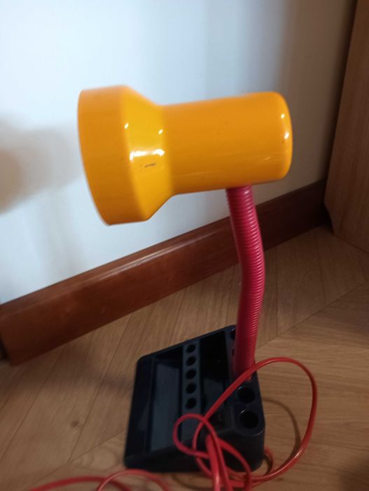 Lampa biurkowa z organizerem Massive gięta