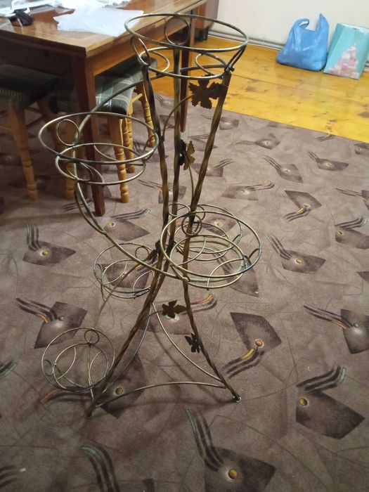 Підставка для квітів кована