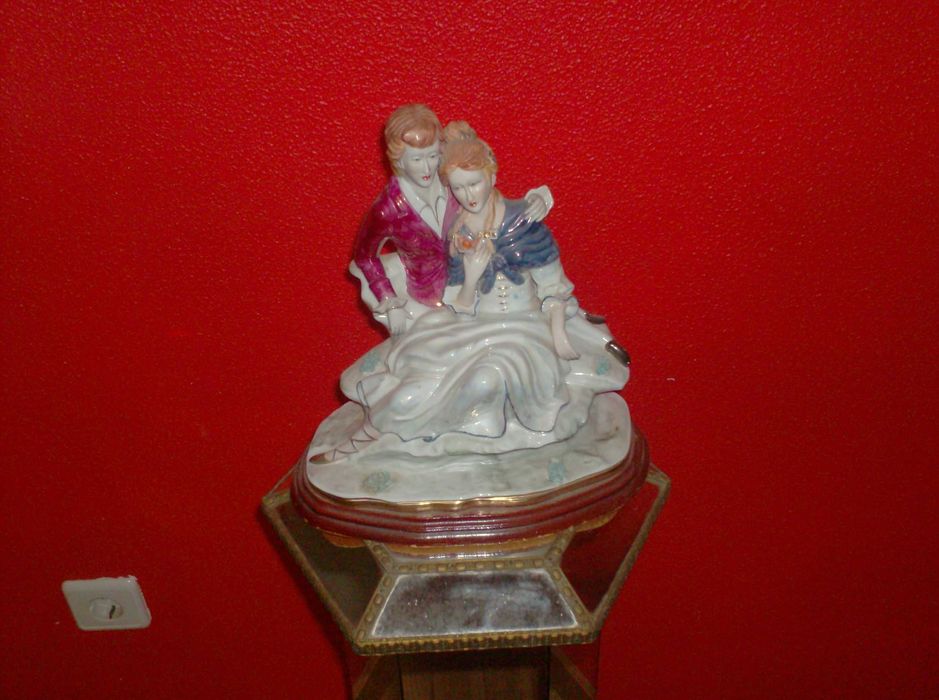 Estatueta decorativa de loiça