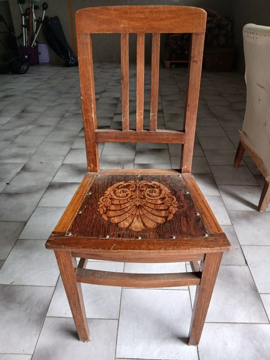 Cadeira madeira antiga