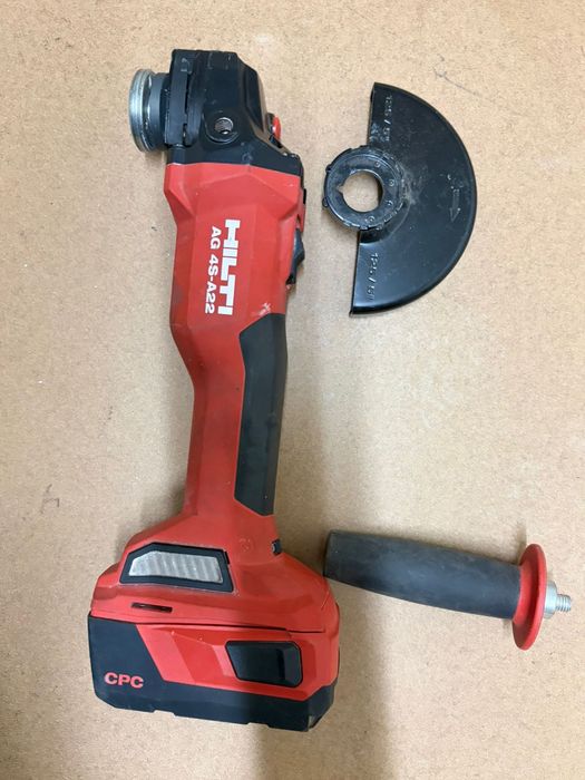 Kit Profissional HILTI 22V Completo – 5 Baterias + Rádio DAB/Bluetooth + Acessórios