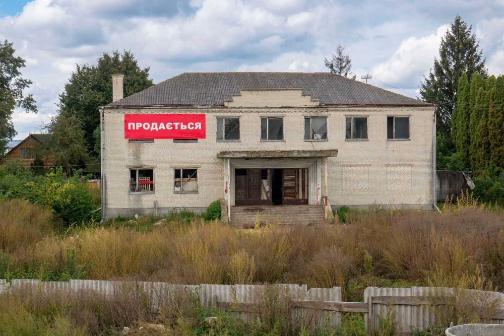 Продаж нежитлового приміщення,Куликів (526 м.кв.).