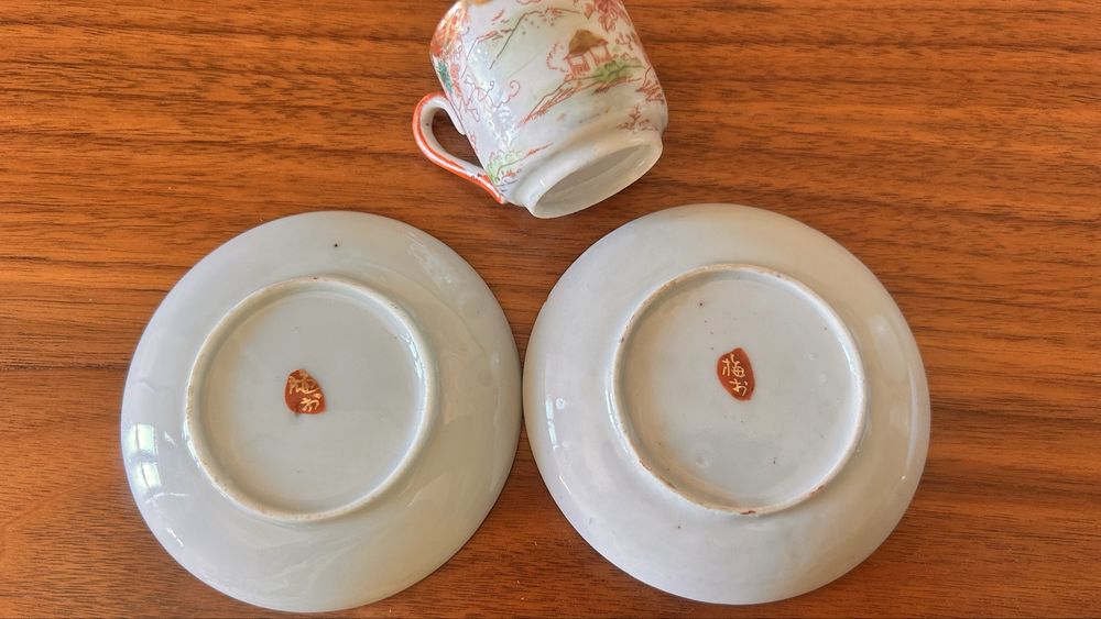 Chávena de café + 2 pratos. Porcelana chinesa, Famille Rose